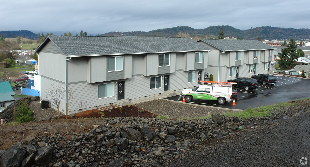 Foto principal - 445-449 NE West Ave