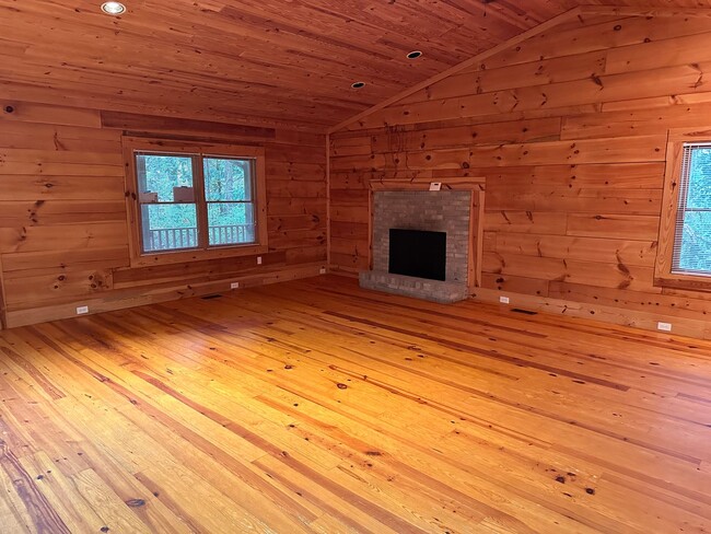 Foto del edificio - Secluded 1 Bedroom Cabin in Belmont!