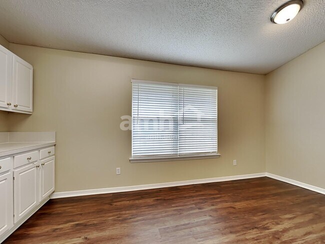 Building Photo - 6291 Ironside Dr N