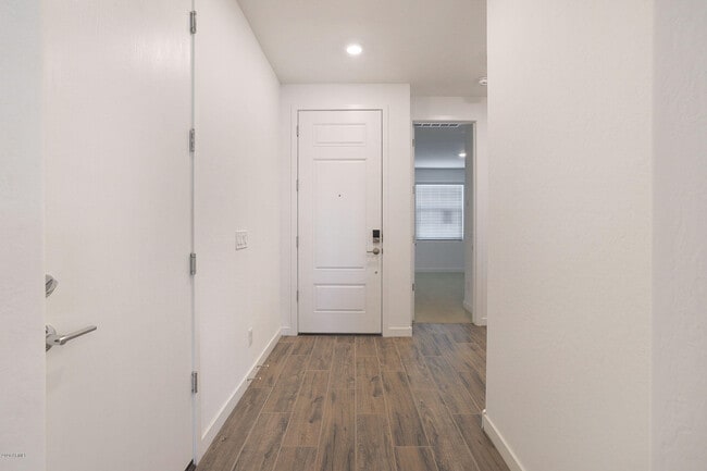Building Photo - 16581 W Charlotte Dr
