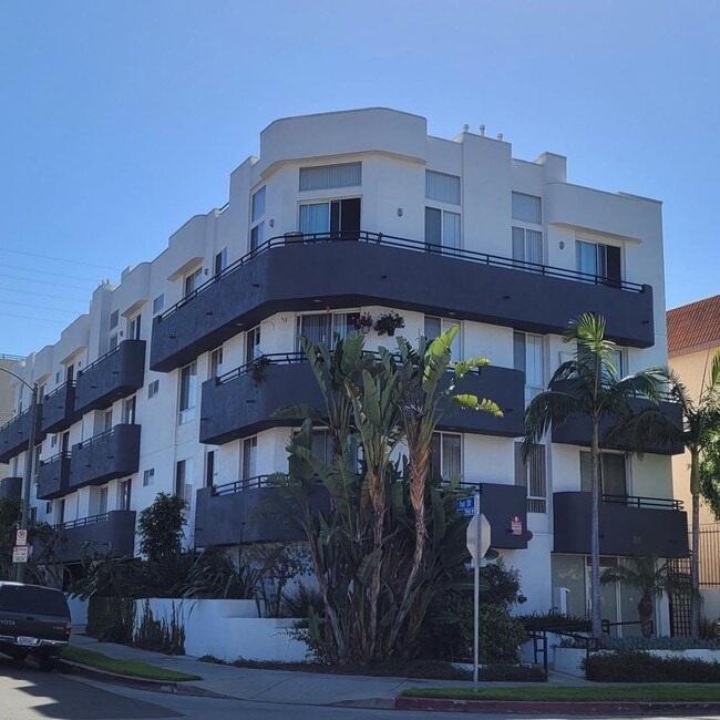 Photo - 100 S Hayworth Ave Apartment