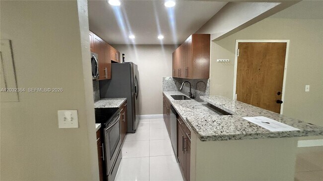 Foto del edificio - 10377 N Kendall Dr