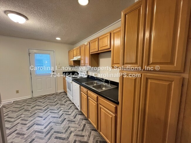 Foto del edificio - 4535 Dawnwood Dr