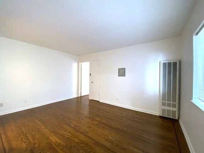 Building Photo - 121 Broderick St