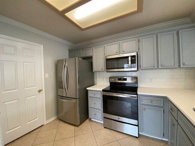 Foto del edificio - BEAUTIFULLLY UPDATED COASTAL HOME!