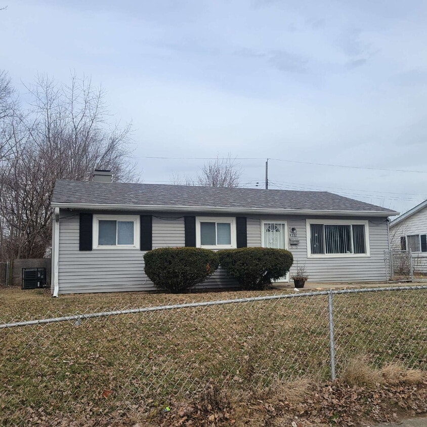 3 Bedroom with detached garage - 3 Bedroom with detached garage