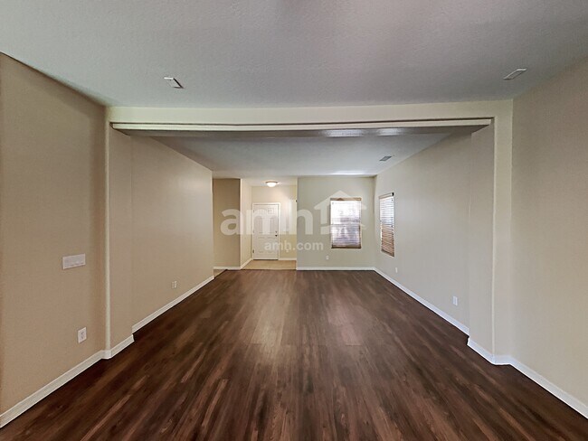 Building Photo - 18642 W Sunnyslope Lane