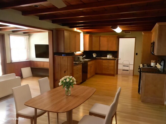 Foto del edificio - 1202 E Everett Pl