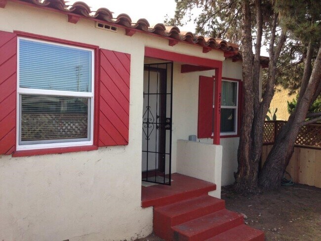 Building Photo - 3923 Arizona St