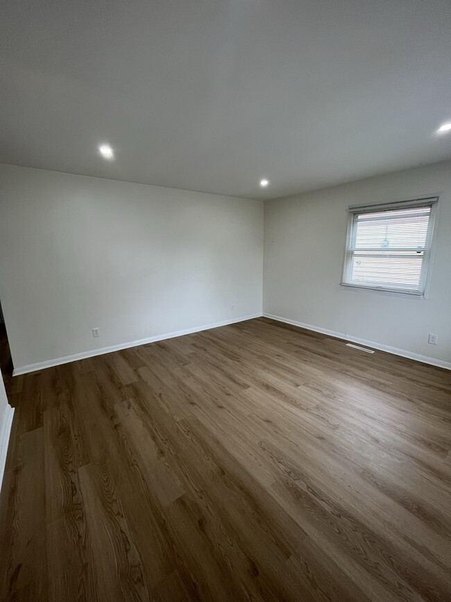 Building Photo - 2091 Penrose Dr