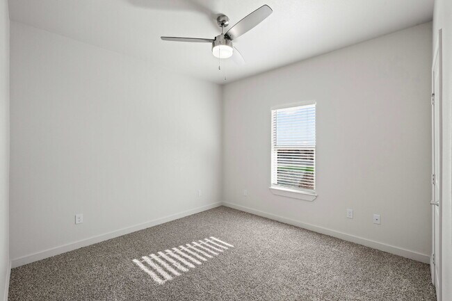 Building Photo - Like new duplex in Frenship East!