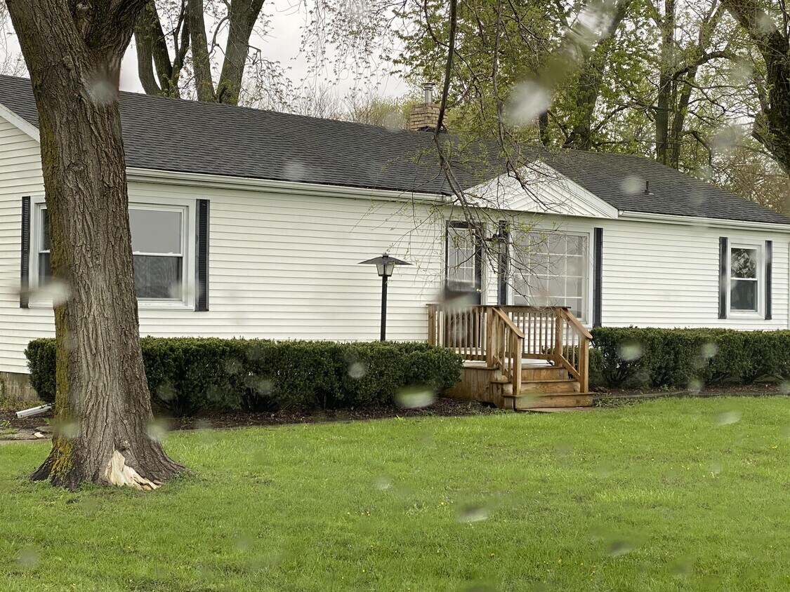 2048 W 2000S Rd, Kankakee, IL 60901 House Rental in Kankakee, IL