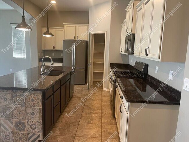 Foto del edificio - 3 bed 2 bath home located in Eastmark.