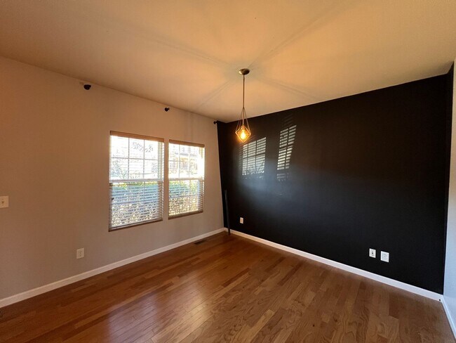 Foto del edificio - Gorgeous 3 BR 3.5 Bath with Bonus or 4th B...