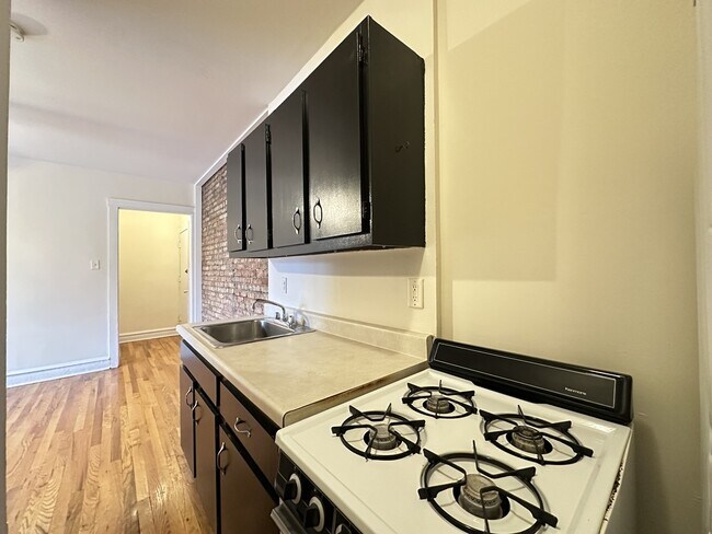 Foto del edificio - 960 W Cornelia Ave