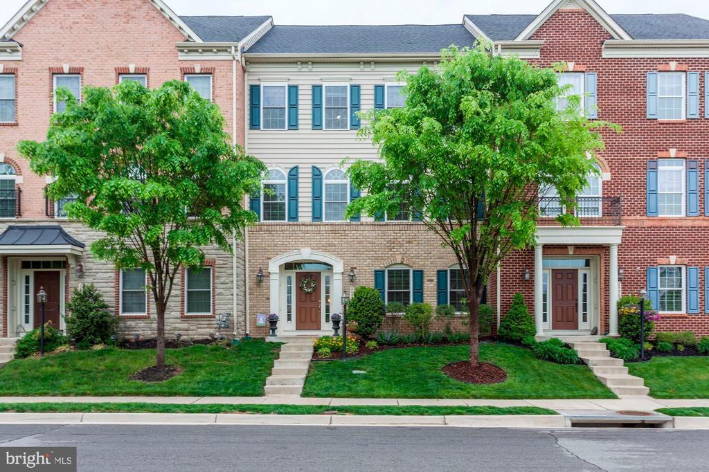 Foto principal - 24960 Castleton Dr