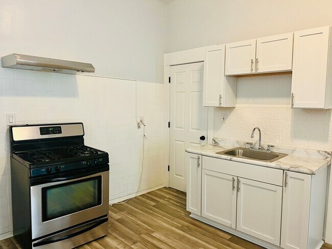 Foto del edificio - 920 N Wolcott Ave