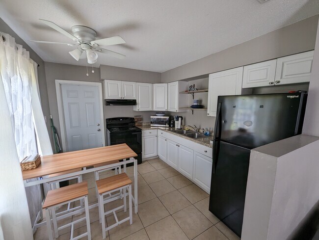 Foto del edificio - 8022 43rd Ave W