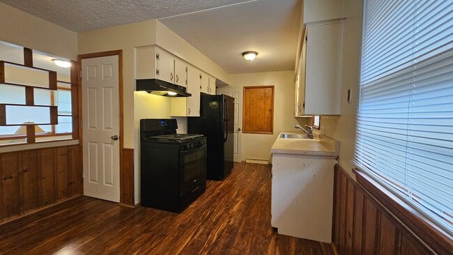 Building Photo - 570 Wyandot Ave