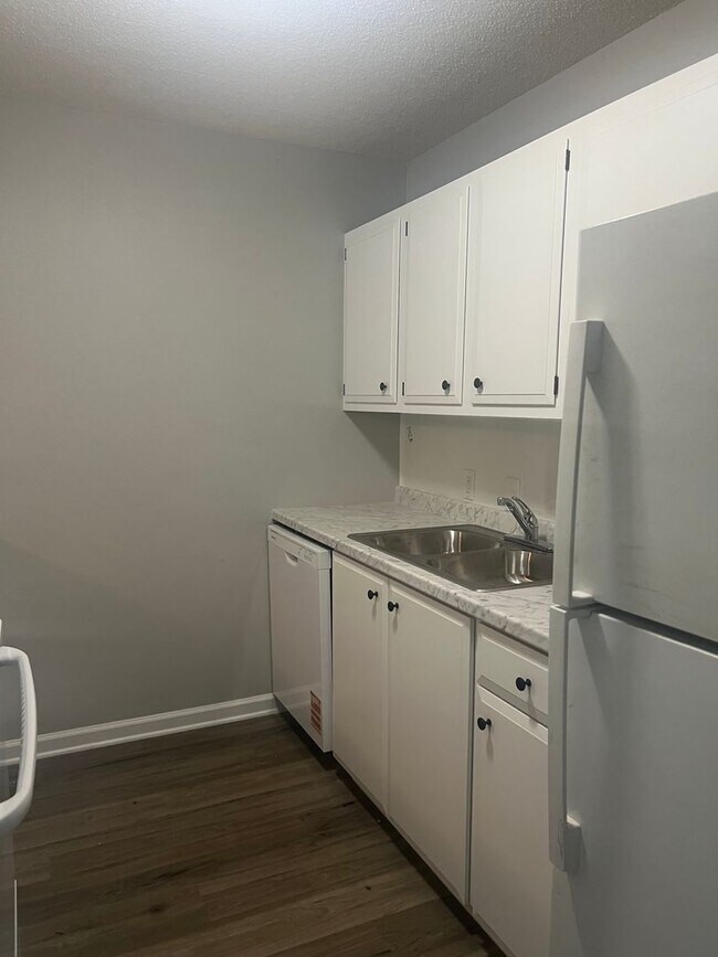 Foto del edificio - Remodeled Apartment 2 Bed / 1 Bath