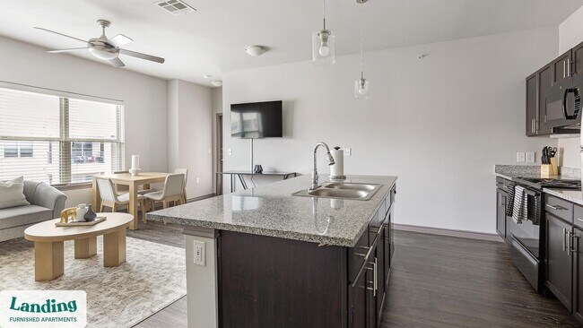 Foto del edificio - 650 S Main St