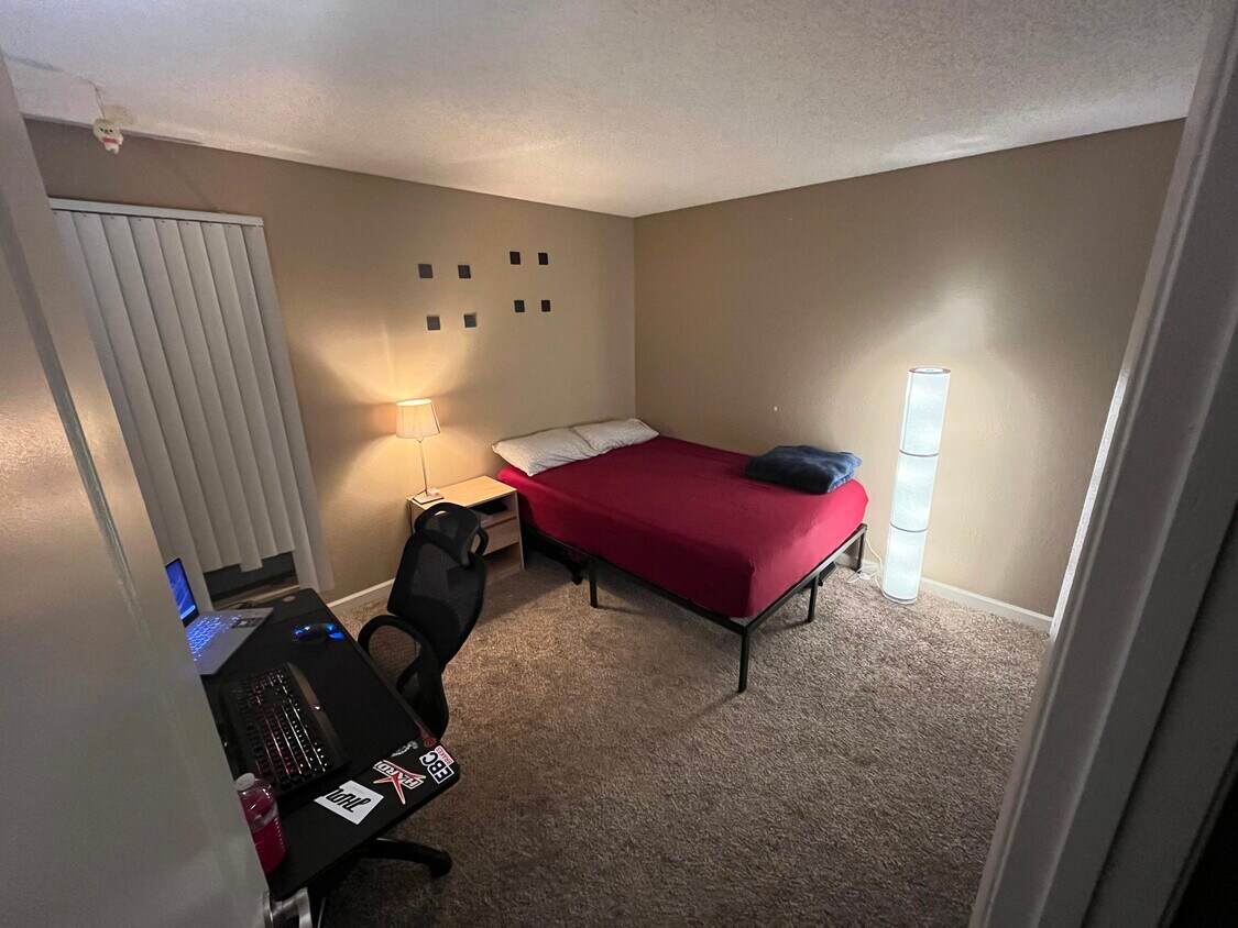 Foto principal - 1655 Live Oak Rd
