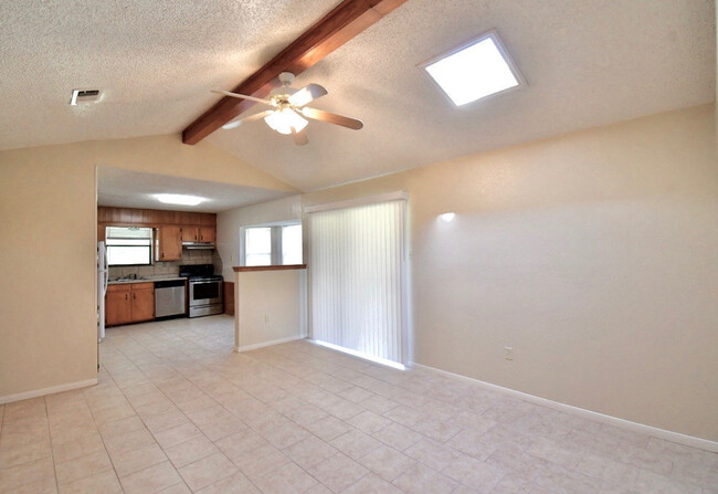 Building Photo - 2 Weeks FREE RENT!!! Charming 3 Bedroom 1....