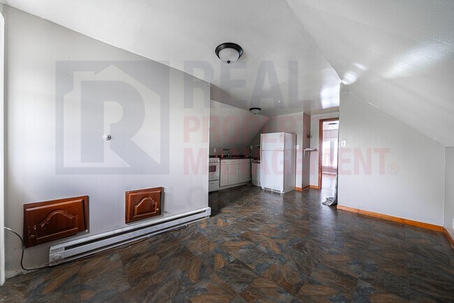 Foto del edificio - 4242 Mapledale Ave