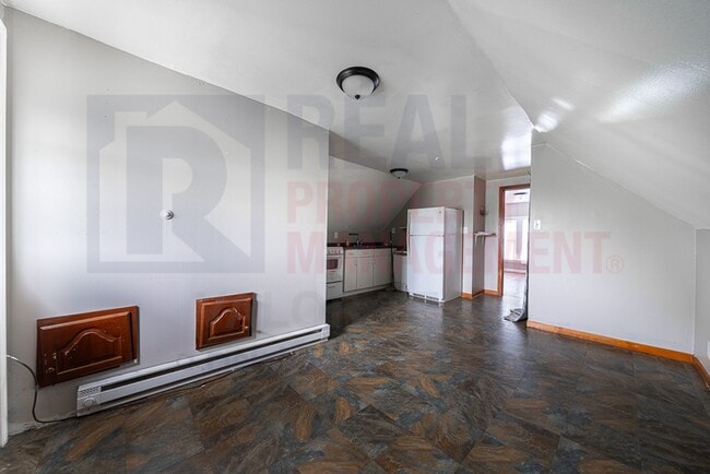 Building Photo - 4242 Mapledale Ave