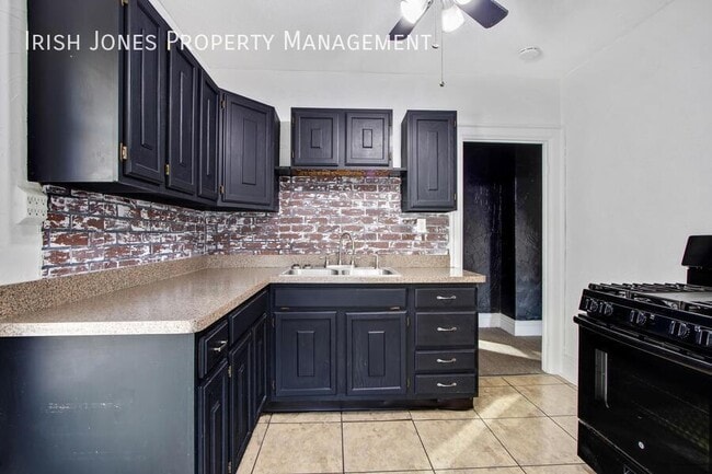 Building Photo - 2829 South Park Ave