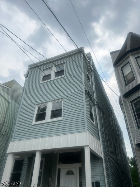 Foto del edificio - 146 Johnson Ave