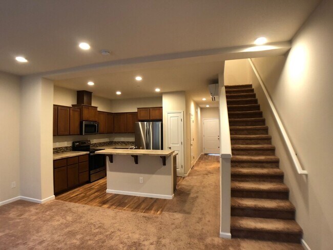 Foto del edificio - Beautiful 3 Bed, 2.5 Bath Townhome in Happ...