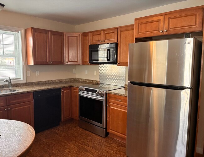 Building Photo - 248 Green St