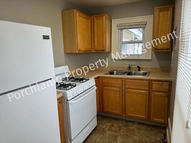 Foto del edificio - 547 Coit Ave NE