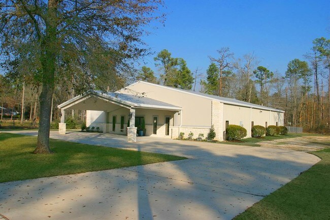 Building Photo - 15479 Pin Oak Dr