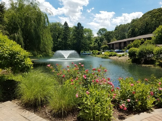 Building Photo - Willow Lake Apartments