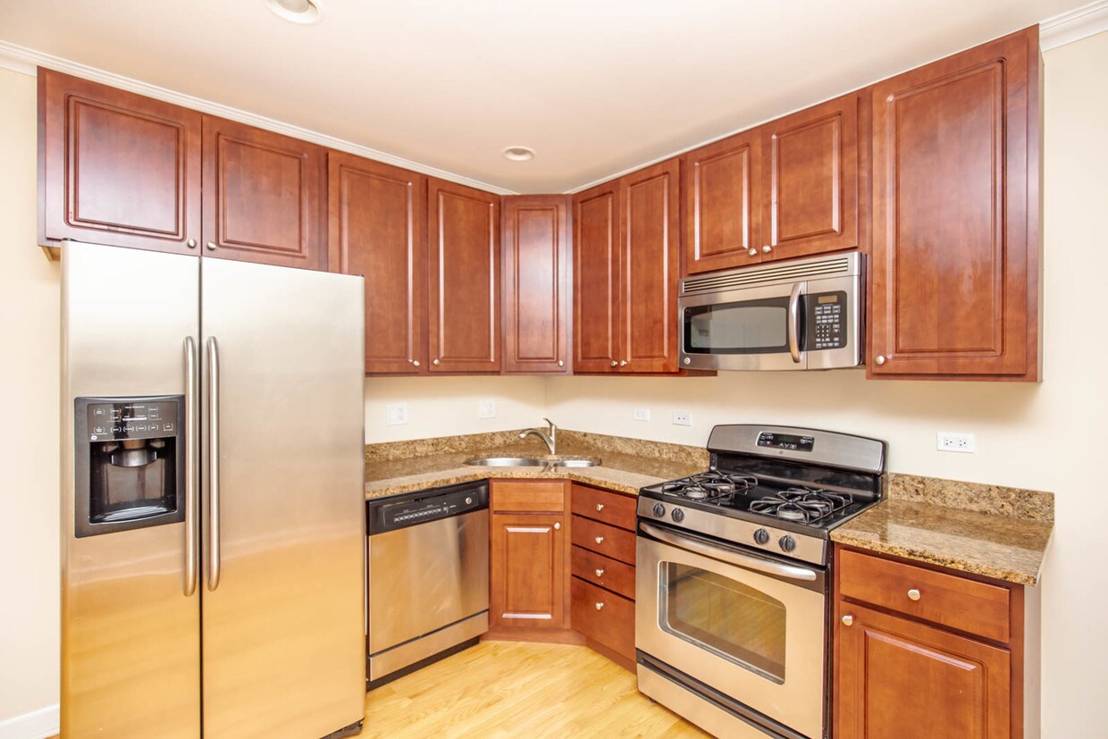 Foto principal - 2854 W Rosemont Ave