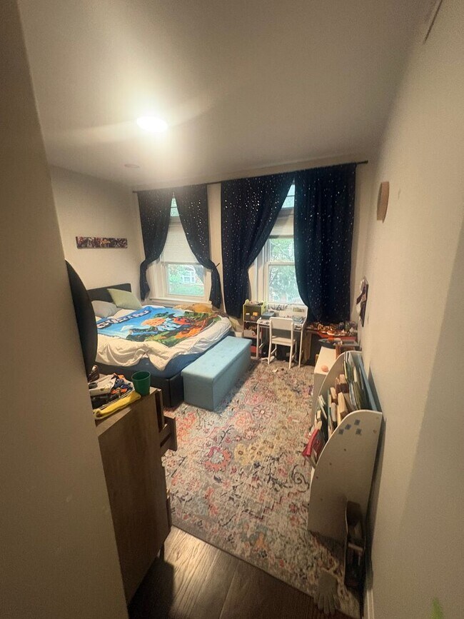 Foto del edificio - Amazing 3 bed 2 bath in Brookline!