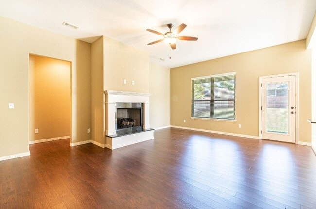 Foto del edificio - 4870 Castlewood Ln