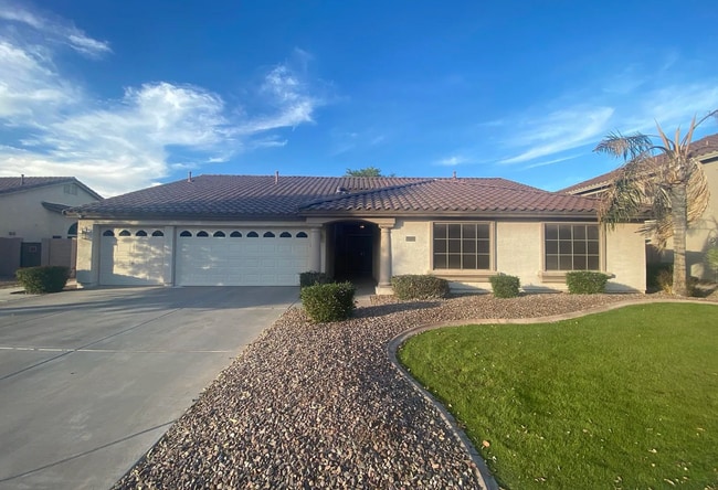 Building Photo - 1430 E Crescent Way