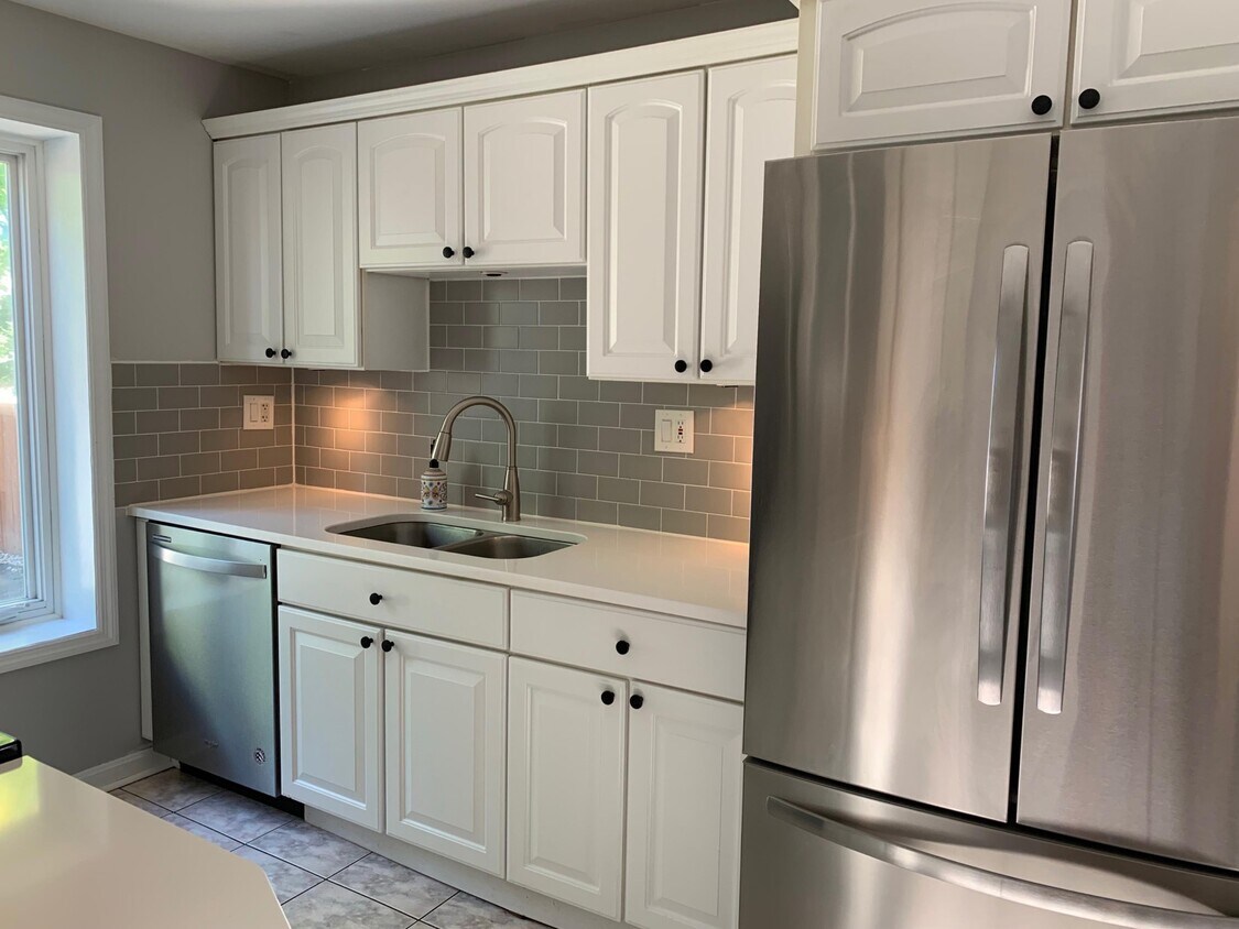 Kitchen - 6422 Fairhurst Ave