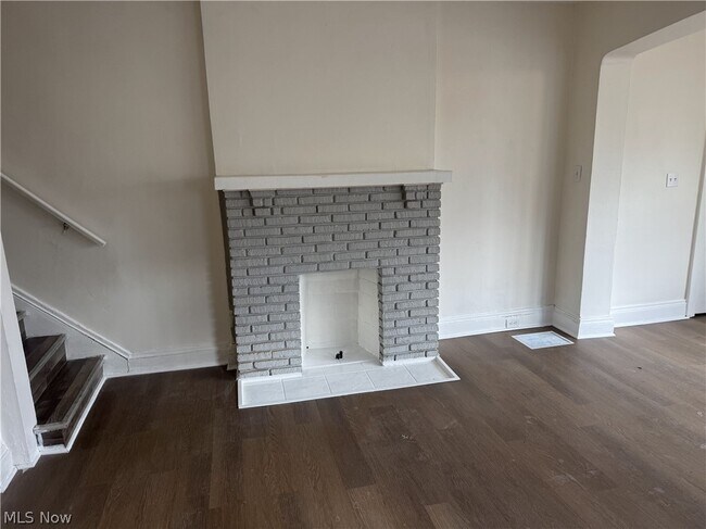 Building Photo - 3242 Sycamore Rd