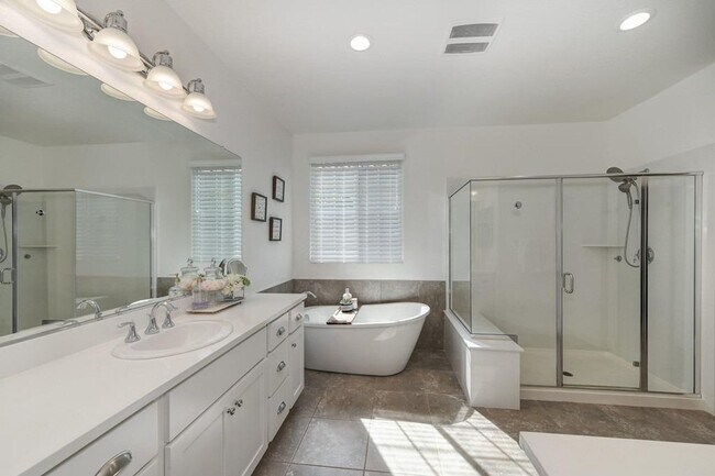 Foto del edificio - 5025 Southbury Dr