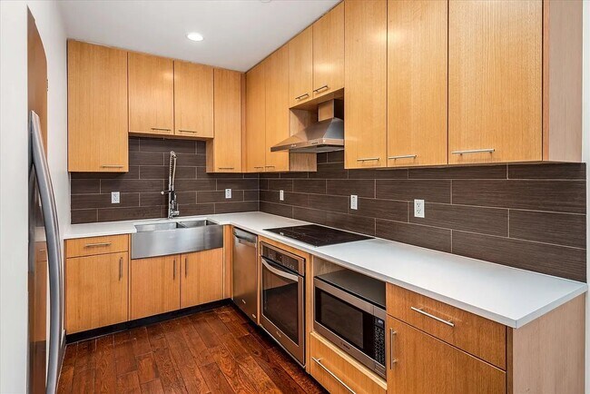 Foto del edificio - 42-60-60 Crescent St
