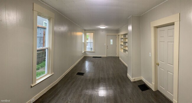 Building Photo - 4 br, 1 bath House - 625 Curve St SW