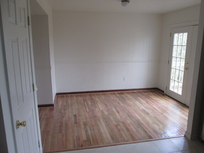 Building Photo - 5283 Ilchester Rd