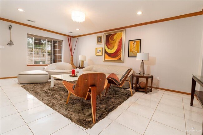 Foto del edificio - 3300 S Col Rowe Blvd