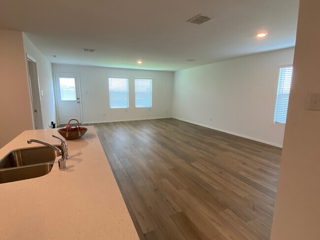 Building Photo - 5501 Lavender Dr