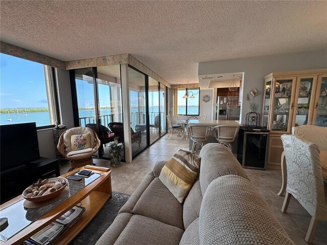 Building Photo - 6295 Bahia Del Mar Cir