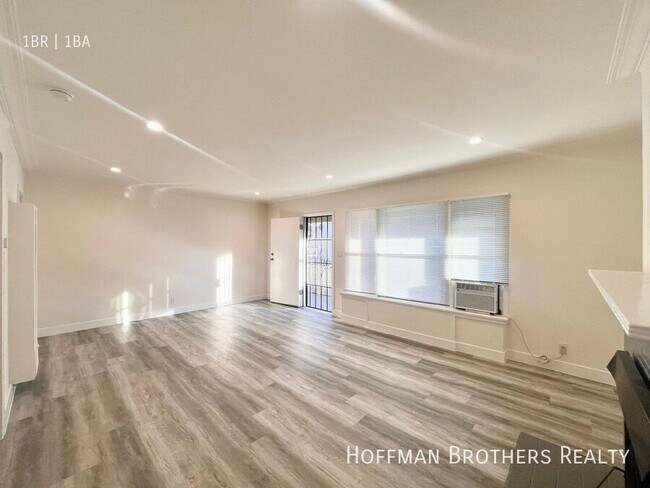 Building Photo - 1625 Normandie Ave